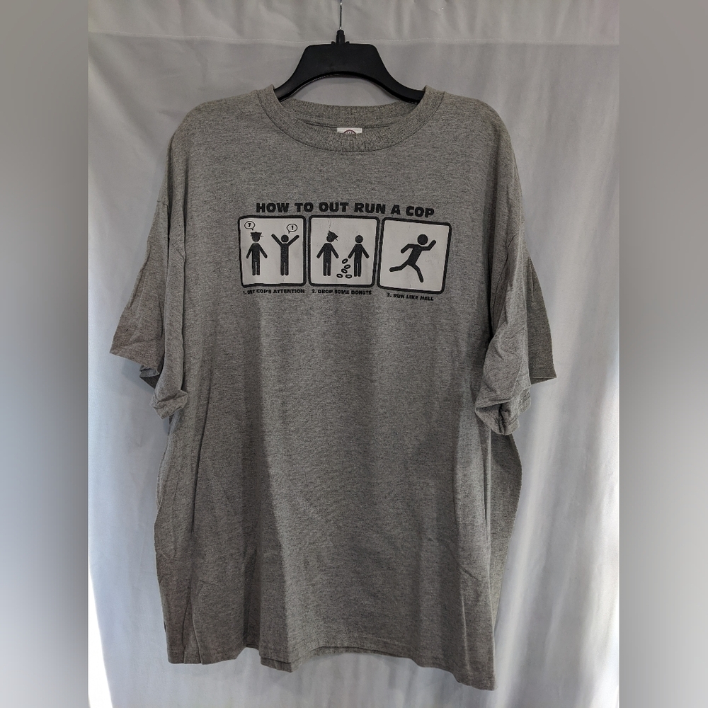 Vintage Y2K 2000s How to Outrun a Cop Novelty Tee Shirt